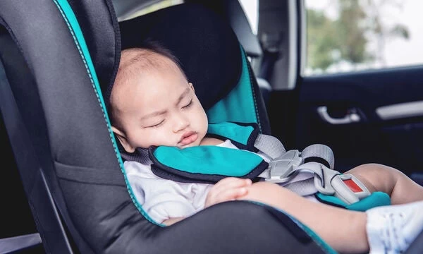 Γι’ αυτό δεν πρέπει να αφήνουμε τα παιδιά στο αυτοκίνητο το καλοκαίρι – Ένα βίντεο που σοκάρει